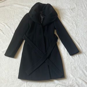 Tahari size 6 black long coat with fancy collar